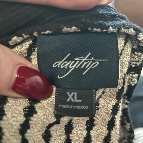 EUC Daytrip Open Front Black Taupe Ruched Striped Stretch Cardigan - Picture 8 of 9